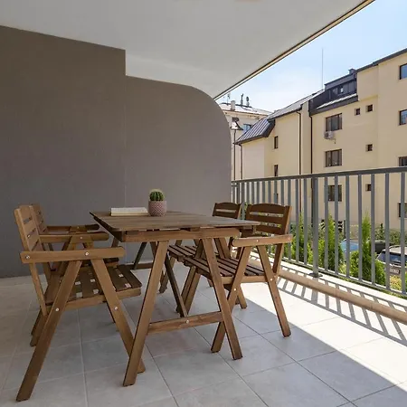 Freddo - Coral Complex With Parking & Pool