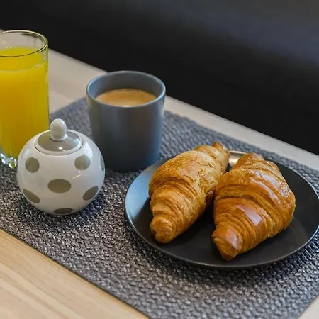 Freddo - Coral Complex With Parking & Pool * Warna