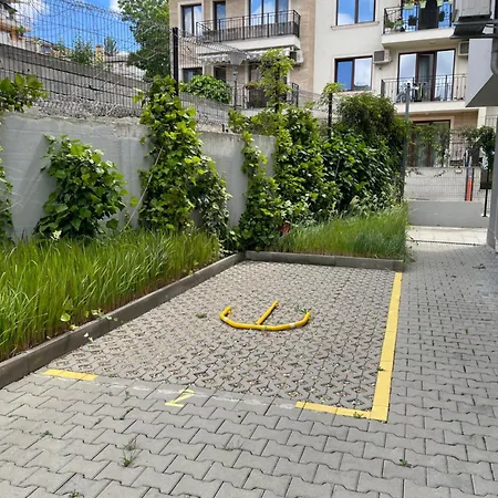 Freddo - Coral Complex With Parking & Pool