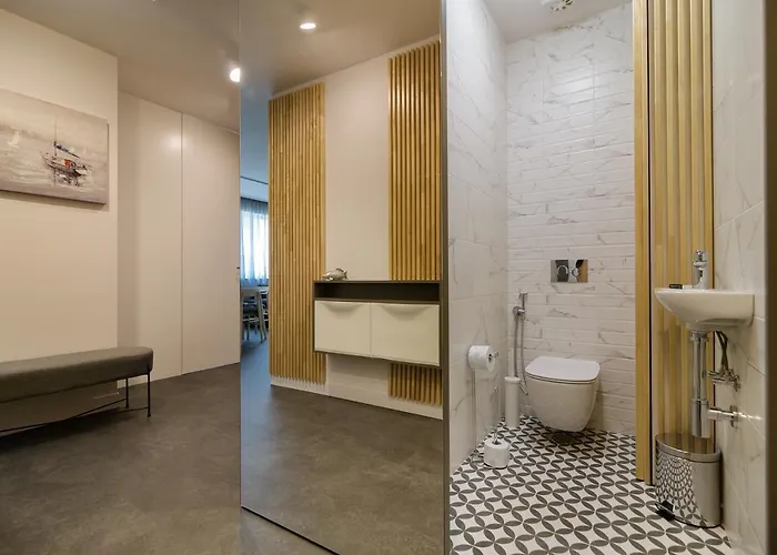 Freddo - Coral Complex With Parking & Pool