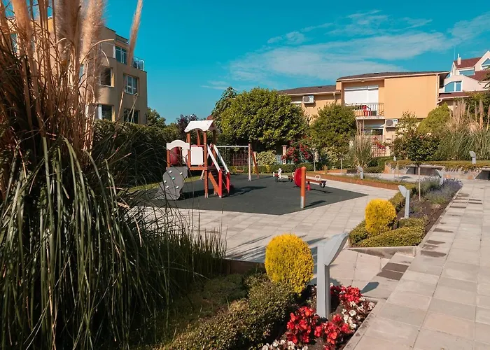 Freddo - Coral Complex With Parking & Pool